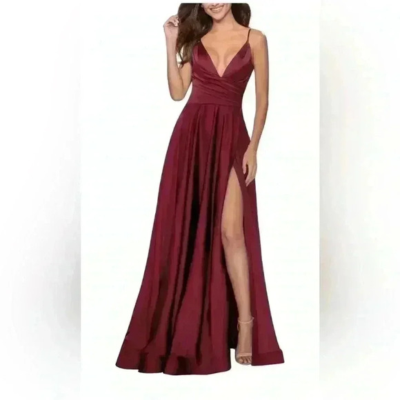 NEW La Femme Wine Red Sleeveless V-Neck High Leg Slit A-Line Gown size 14 - Picture 1 of 9